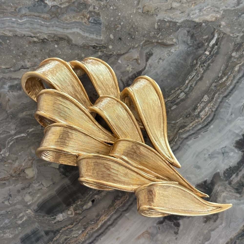 Oscar de la Renta Gold-Toned Ribbon Leaf Signed Vintage Brooch